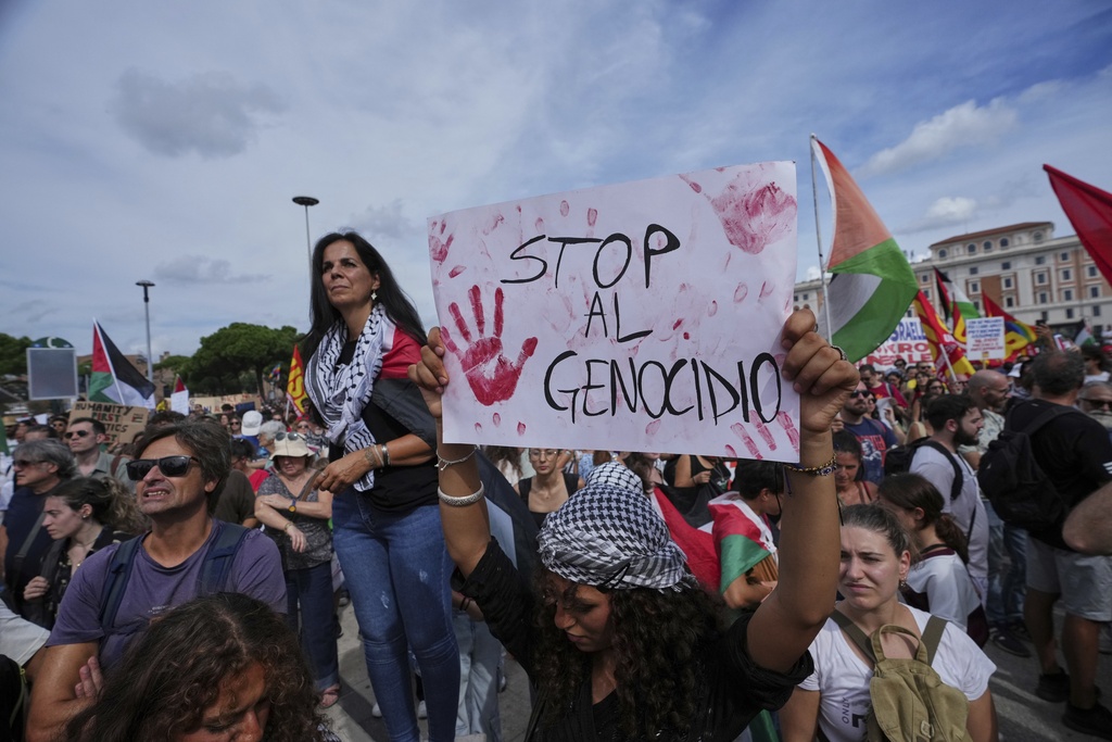 Thousands of Italian workers strike in solidarity with Gaza